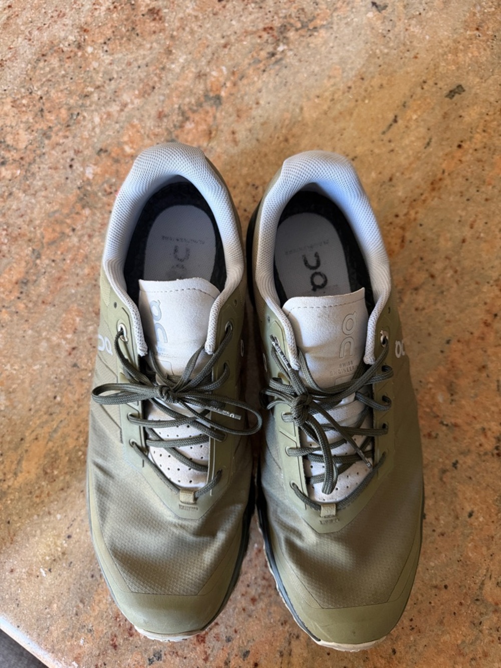 On Running Men’s Olive/White Trail Running Shoes